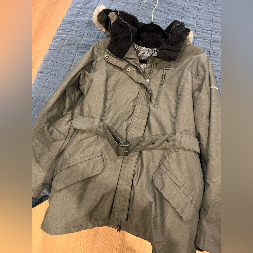 Columbia waterproof ski jacket, size Large